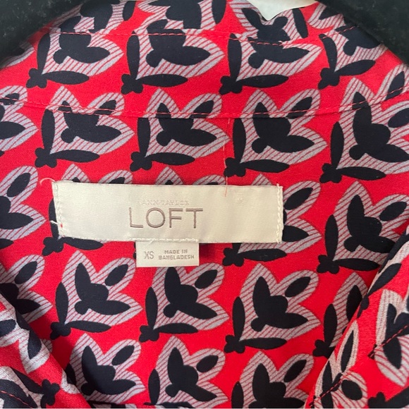 Ann Taylor Loft Button Up Red/Blue Silky Plant Print Shirt Size XS - Picture 3 of 8